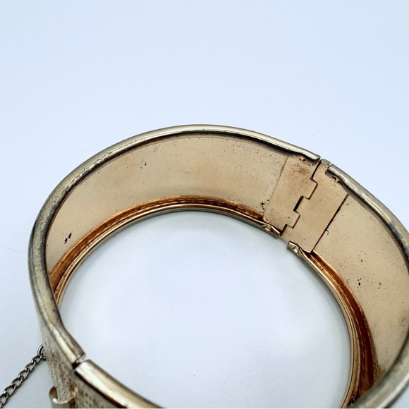 Vintage Gold Tone Wide Cuff Bracelet Textured Hinged Bangle Safety Chain - Picture 7 of 15